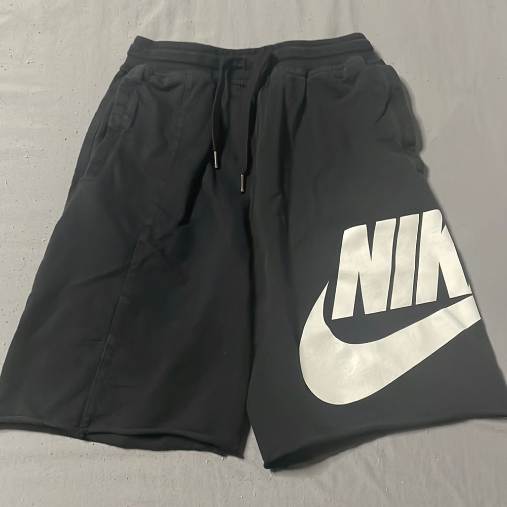 Black Nike shorts